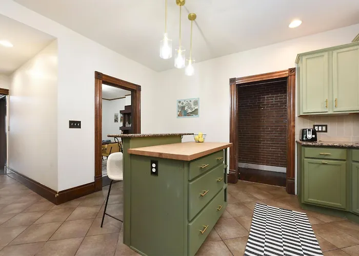 Holiday home 4bd Escape: Bbq, Games, 10mins To Upitt